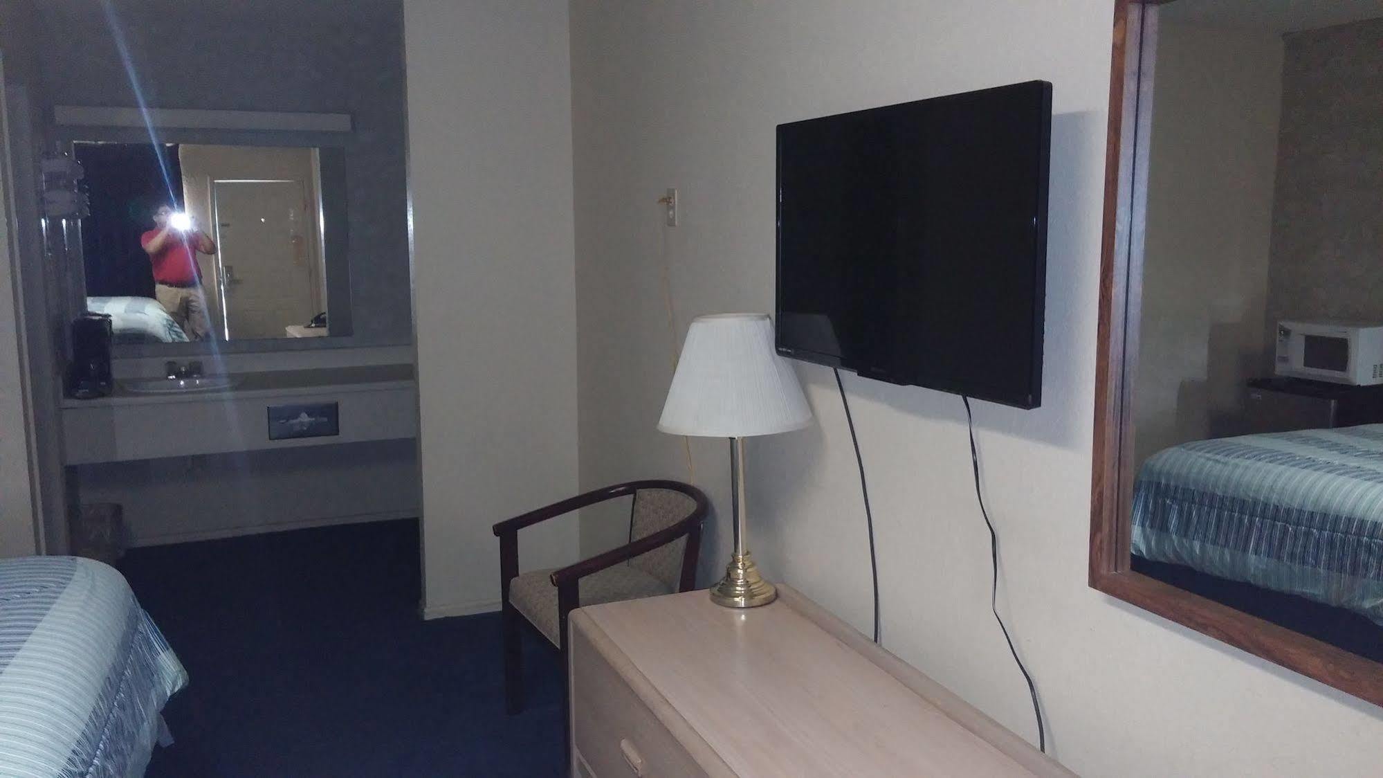 Budget Host Inn Eastland Екстериор снимка